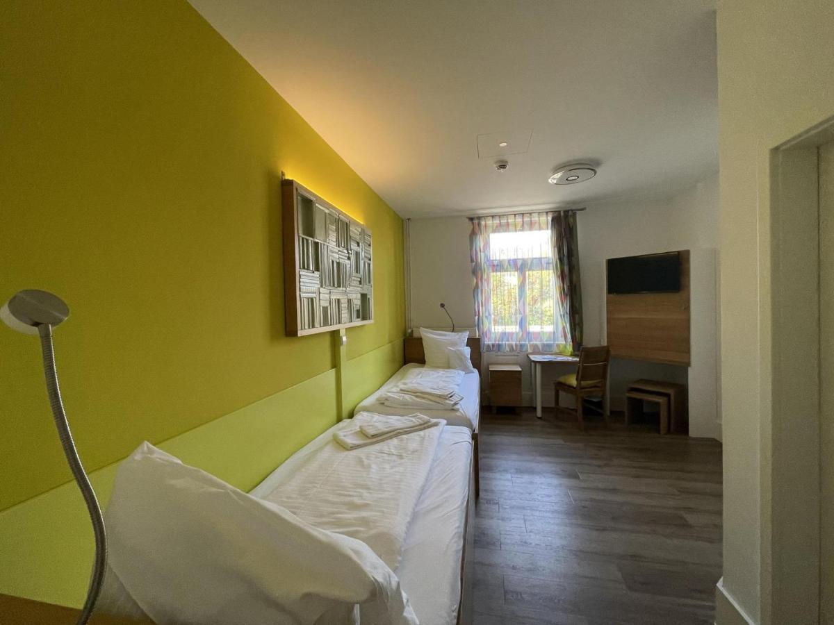 Hotel Bahnhof Balingen Oda fotoğraf